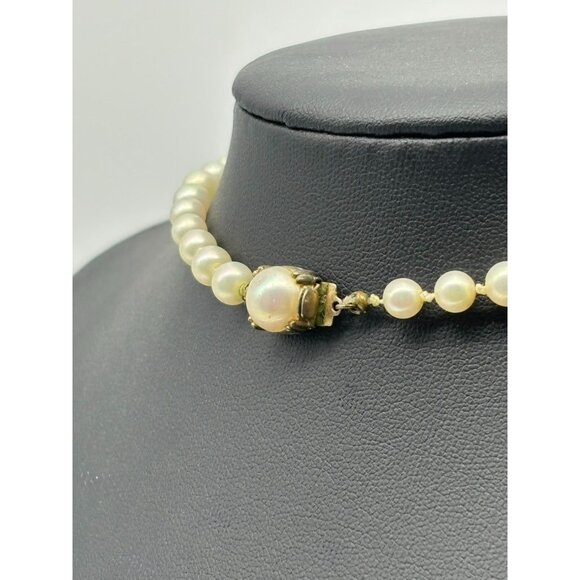 Ciner Single Strand Graduated Faux Pearl Necklace With Faux Pearl Clasp, Signed - Picture 6 of 9
